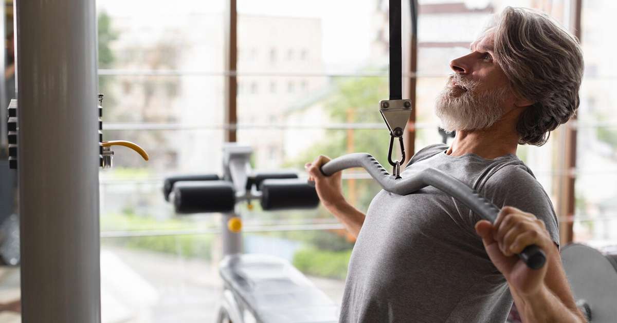 Especialistas são unânimes: pessoas que fazem musculação por duas horas por semana e caminham diariamente vivem mais