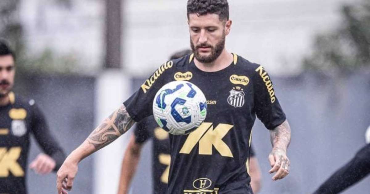 Zé Rafael aguarda janela internacional para definir saída do Santos