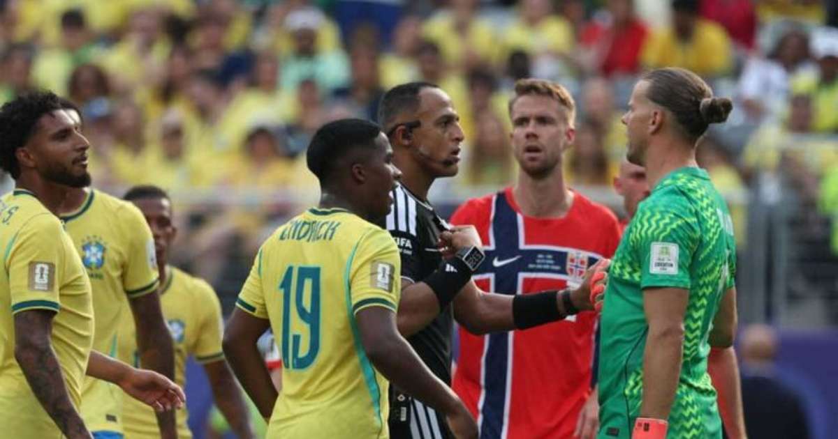 O árbitro do Brasil agora apita Inglaterra x Argentina — photo: Terra Futebol