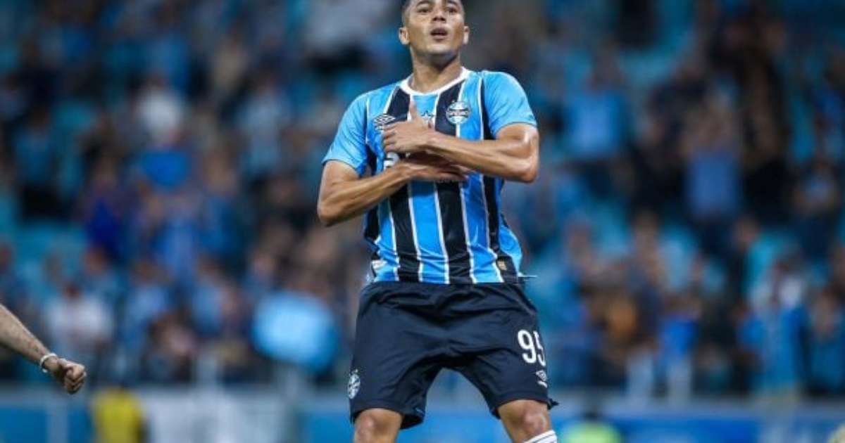 Carlos Vinícius em xeque: Grêmio luta para não perder estrela antes da janela se fechar