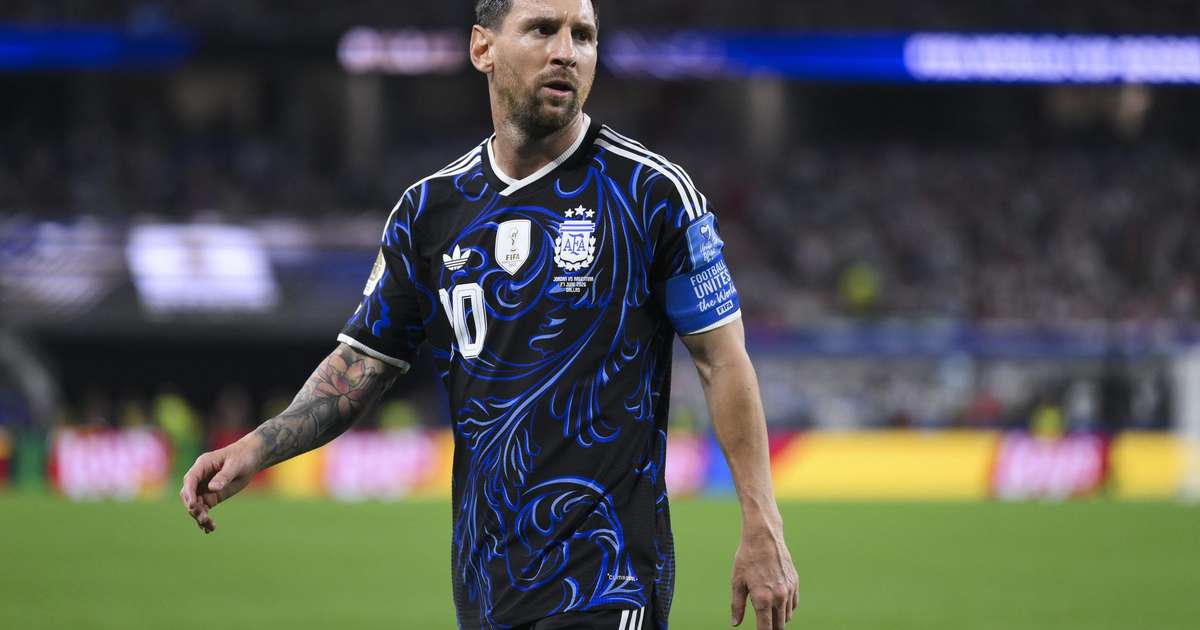 Messi, a torcida e os ingleses — photo: Terra Futebol
