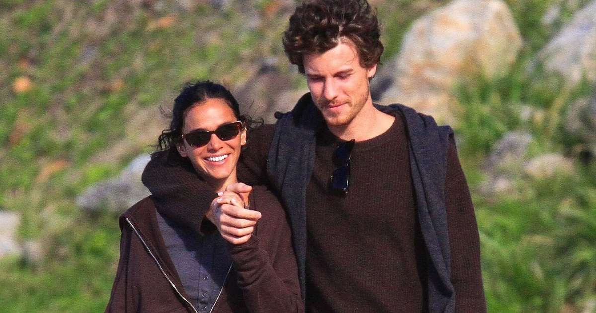 'Bruna Marquezine está vivendo muito': detalhe nas costas de Shawn Mendes alimenta teoria dos fãs sobre o casal. 'São fogosos'