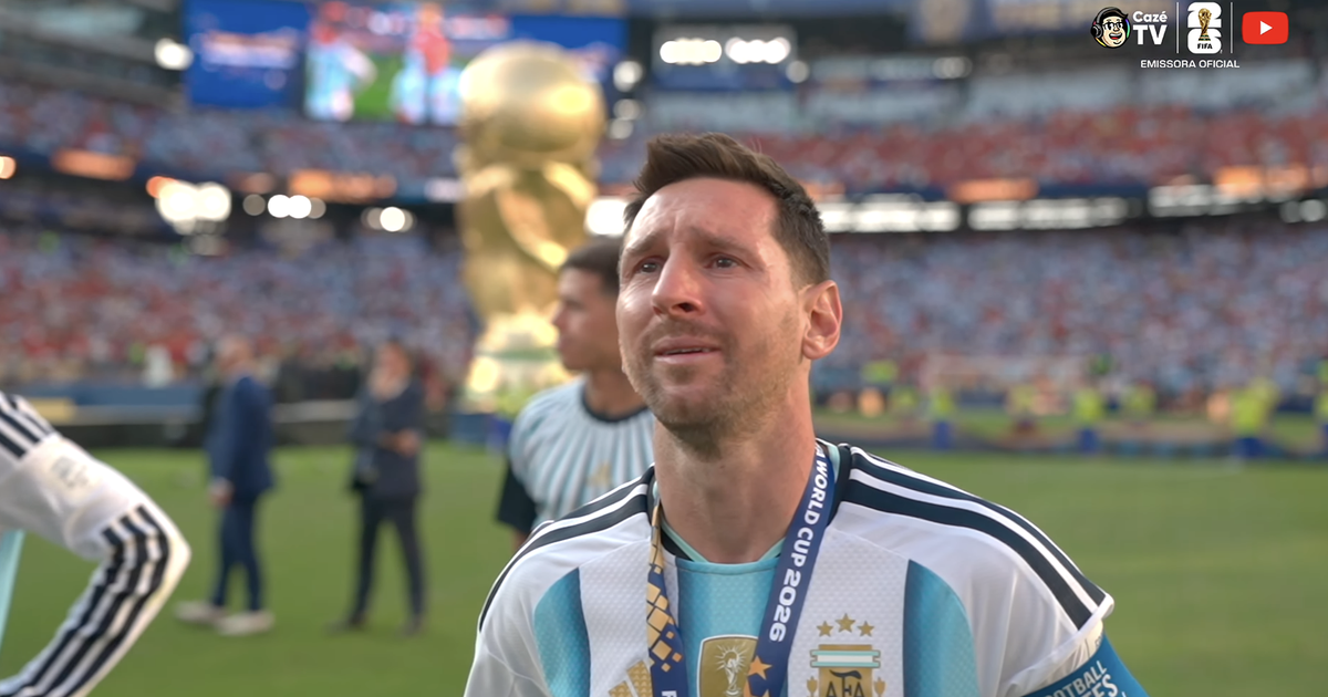As lágrimas de Messi com a prata no pescoço — photo: Terra Futebol