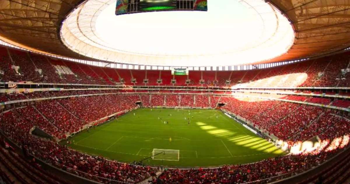 Torcida do Flamengo Hostiliza Atleta do Palmeiras em Grande Clássico