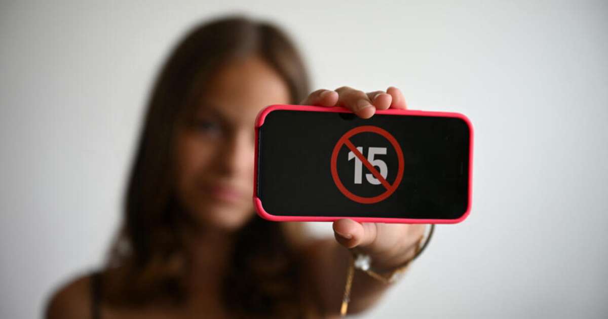 França aprova veto às redes sociais para menores de 15 anos e lidera movimento inédito na UE