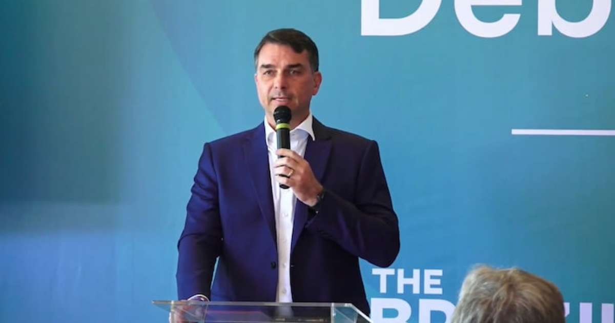 Caiado e Renan Santos criticam Flávio Bolsonaro por falas em reunião com embaixadores