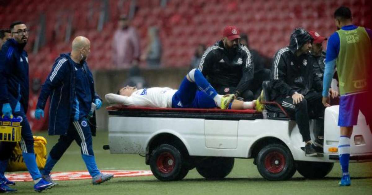 Estreia amarga: Cruzeiro vence Internacional, mas perde Gabriel Pec por fratura na perna