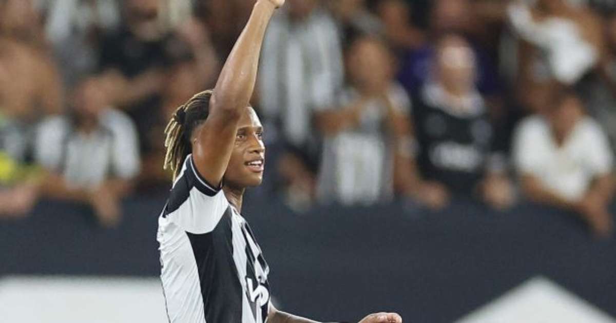 Palmeiras aumenta proposta por Danilo e aguarda decisão do Botafogo