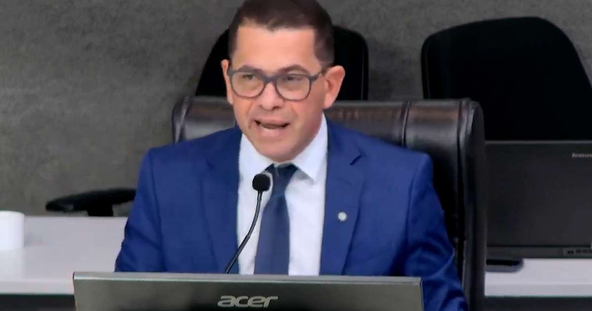 Presidente da Câmara de Vitória xinga com microfone aberto após encerrar sessão: 'Que meu *** cresça'