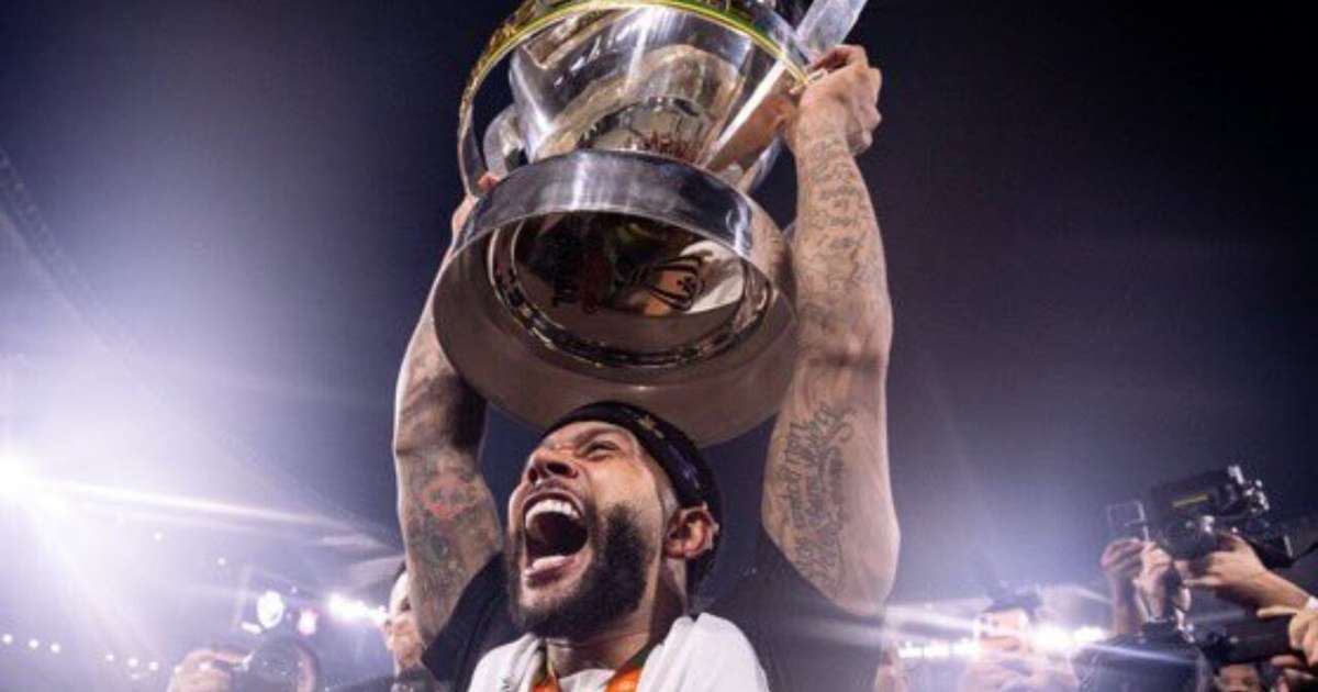 Neto critica valores do novo contrato de Memphis no Corinthians: 