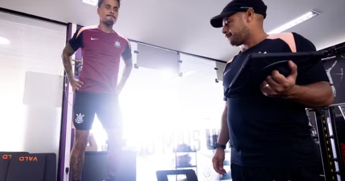 Allan elogia trabalho de Fernando Diniz e destaca impactos no desempenho da equipe