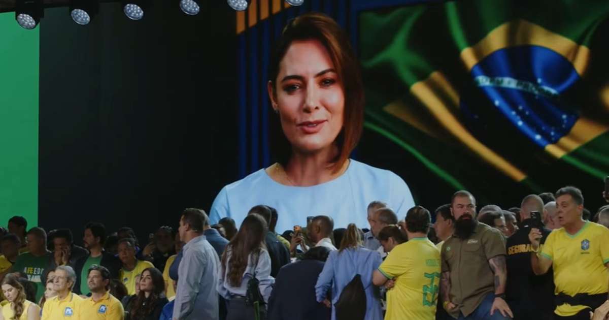 Após reconciliação, Michelle discursa em apoio a Flávio Bolsonaro: 'Povo unido pela esperança de um país melhor'