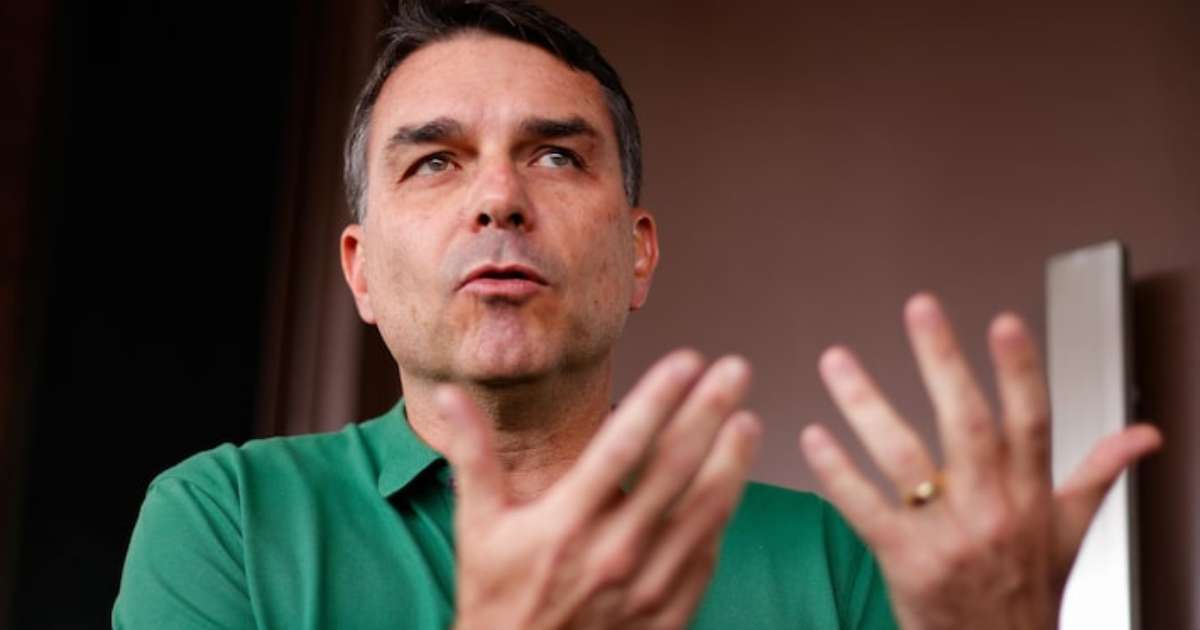 'Rua dos Bandidos', no 'Bairro Miliciano': como Flávio Bolsonaro foi registrado na ficha do Missão