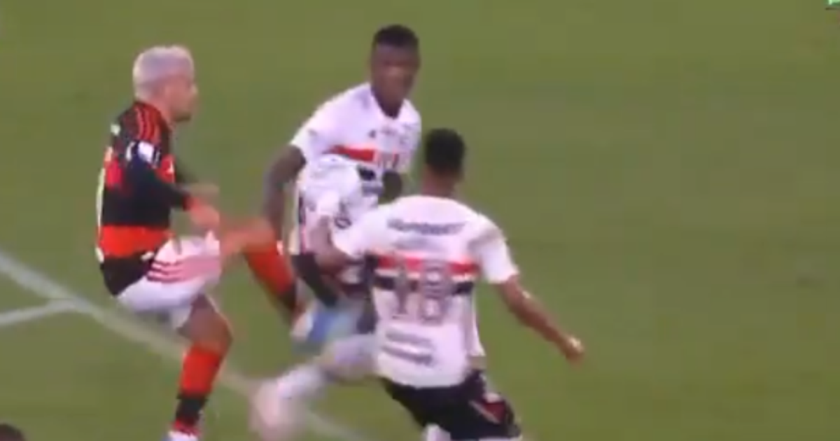 Polêmica em São Paulo: Arbitragem de VAR deixa de marcar pênalti a favor do Flamengo