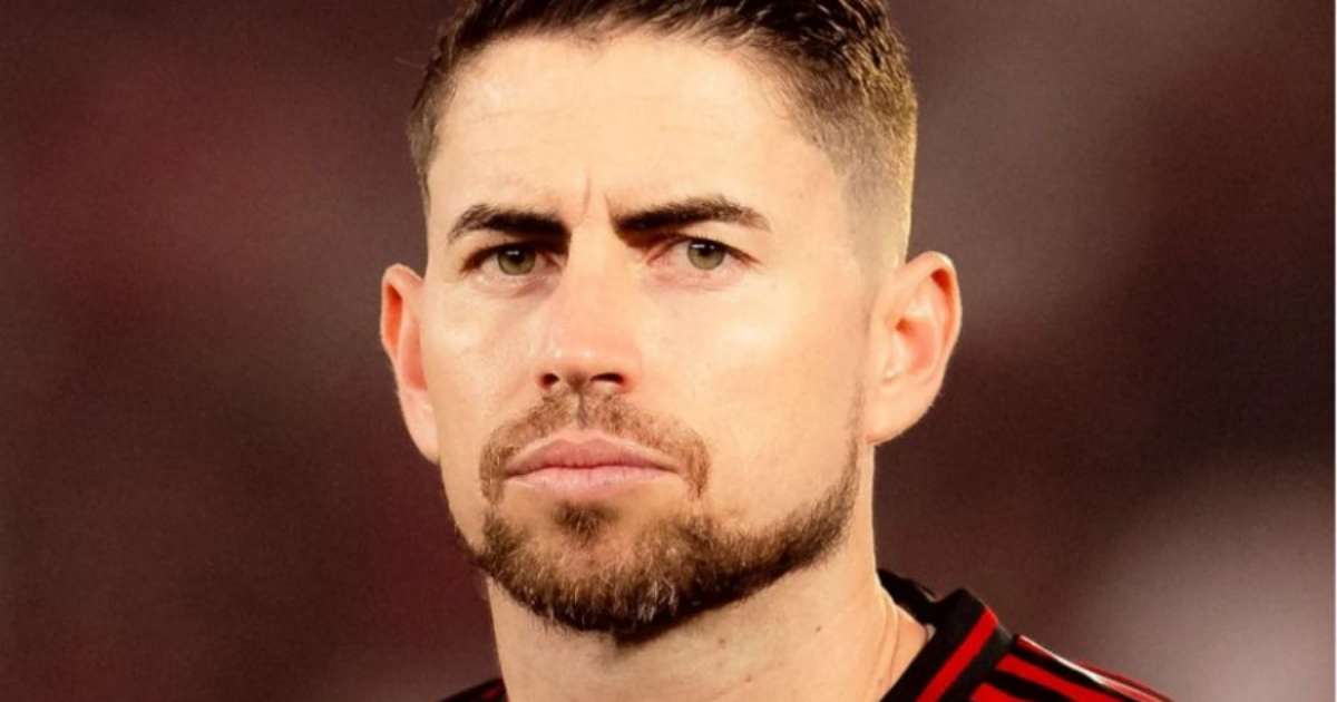 Jorginho Analisa Confronto Crucial entre Internacional e Flamengo: Expectativas e Estratégias