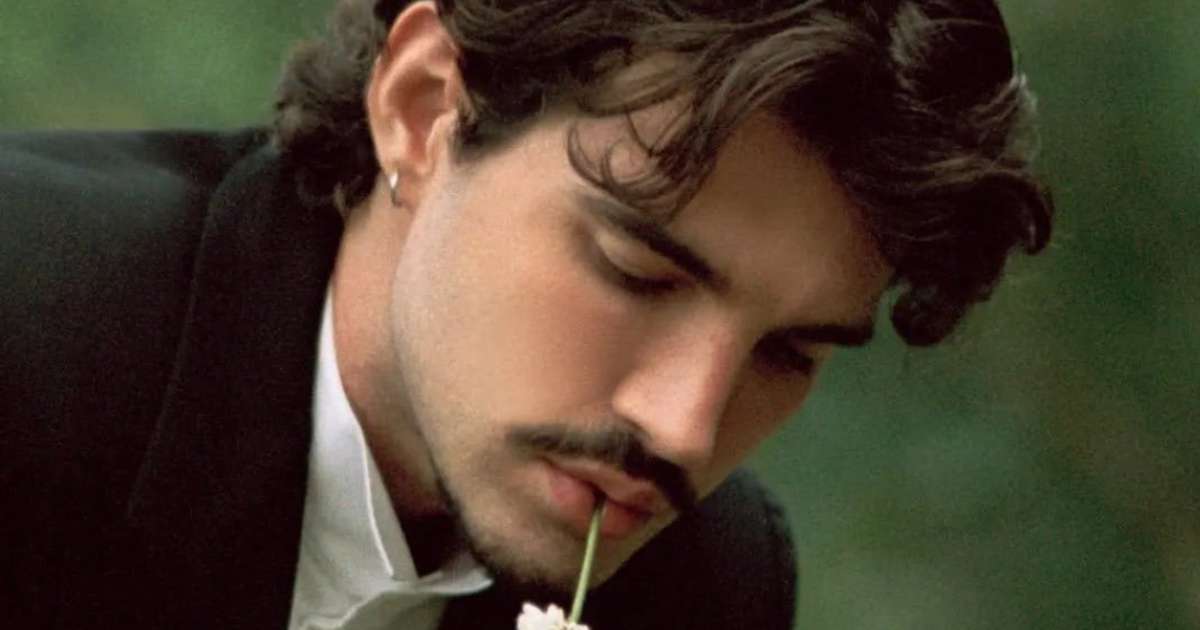 Jão leva Memórias Póstumas à TV e grava duas músicas no Altas Horas