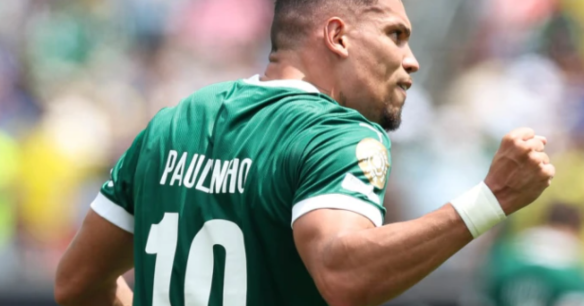 Paulinho celebra volta ao time titular após lesão