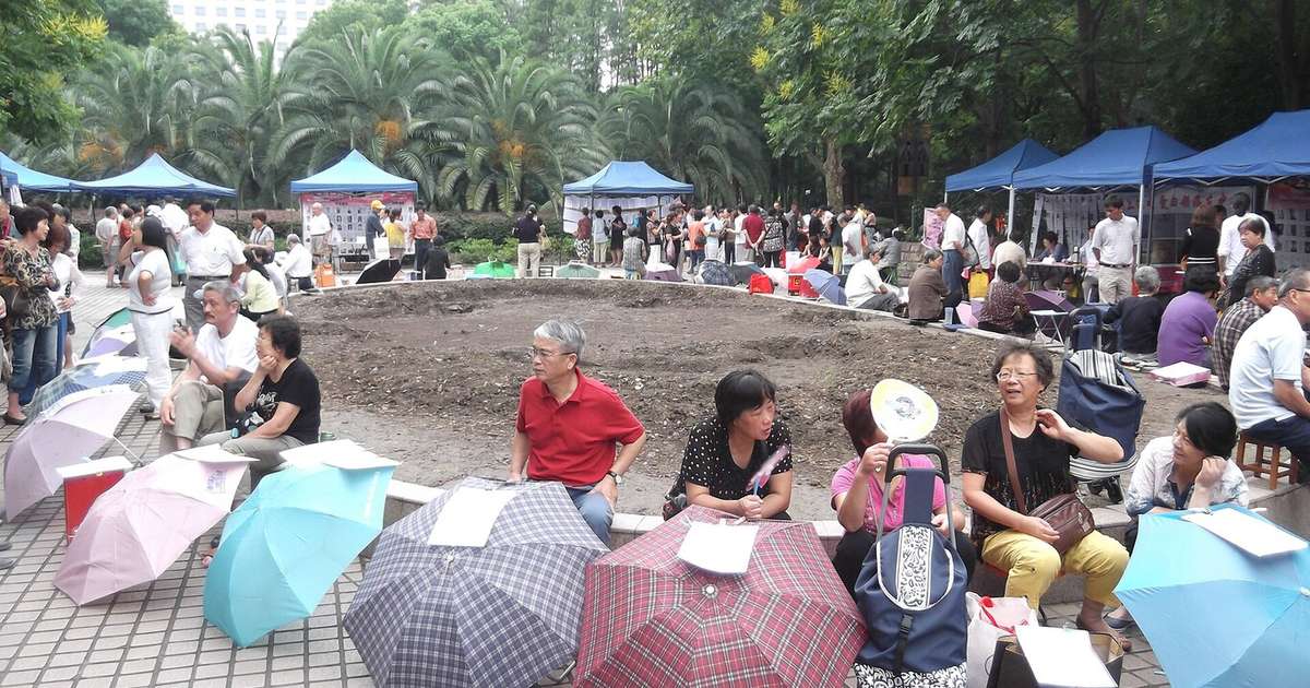 Na China, surgiu uma ideia para desarmar a bomba demográfica que lança uma sombra sobre o futuro do país: os "golpes do amor"