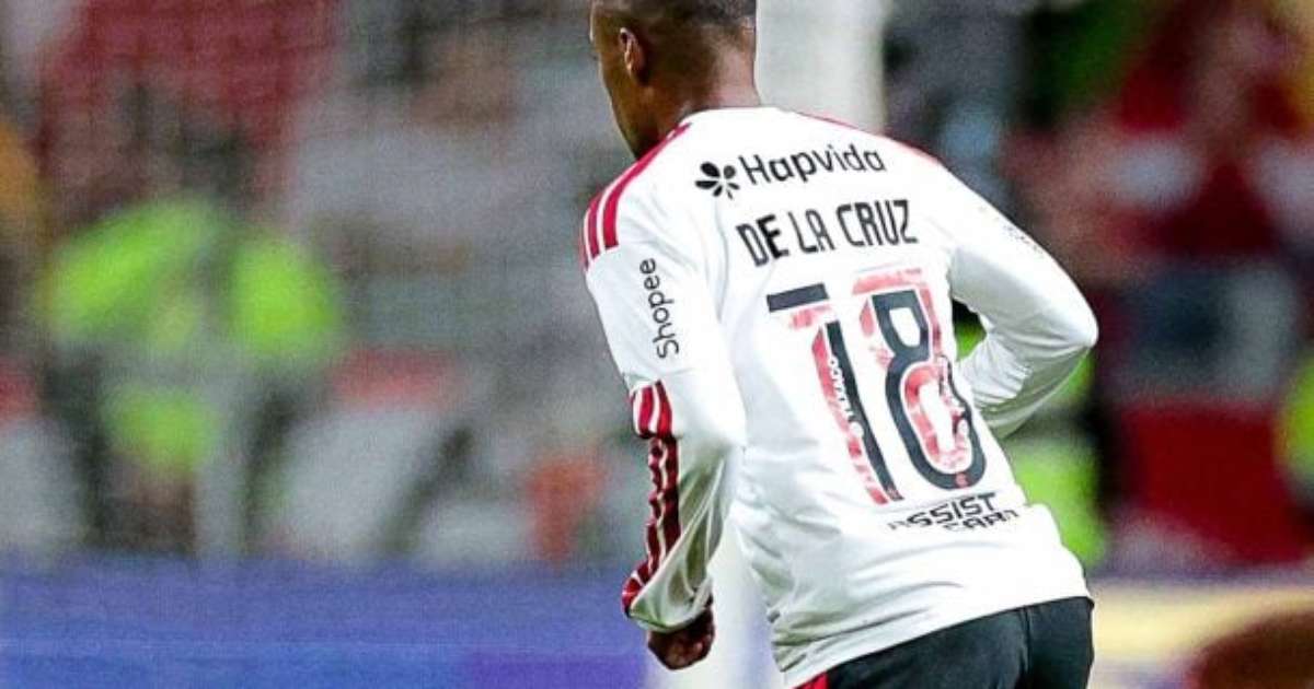 Flamengo sofre baixa significativa com ausência de De la Cruz no confronto contra o Vitória