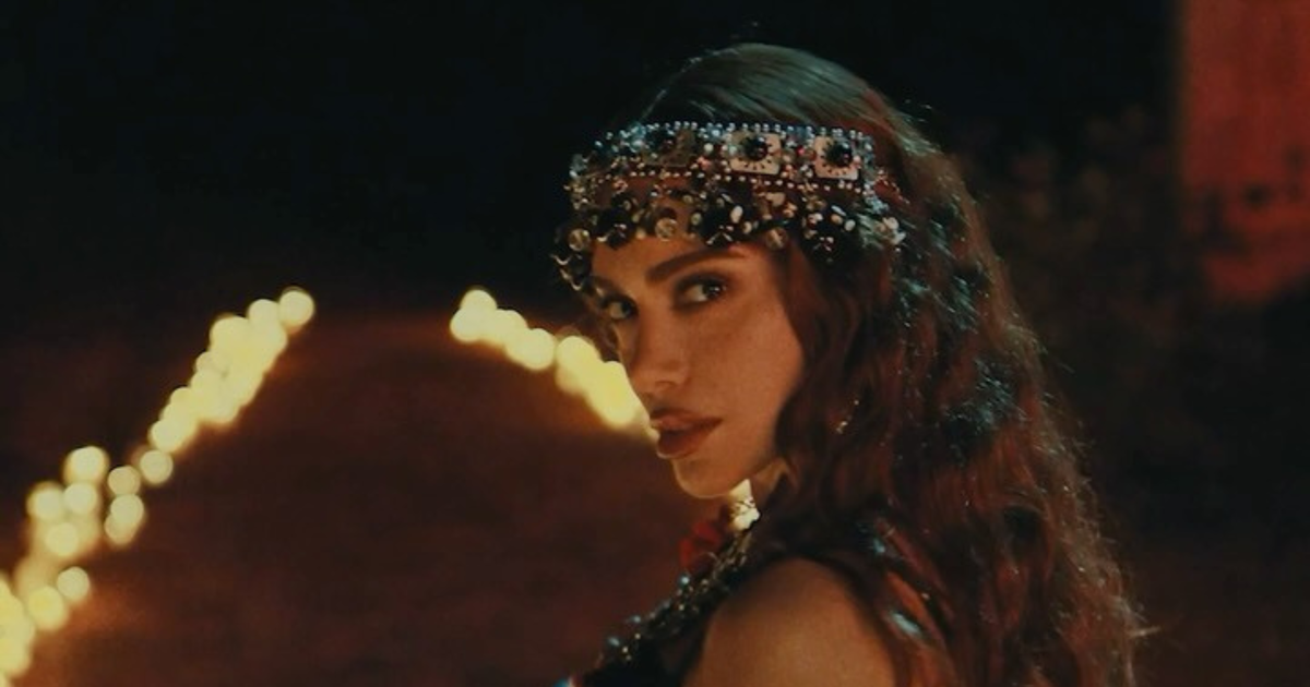 Anitta estreia turnê com polêmica sobre venda de bebidas em show
