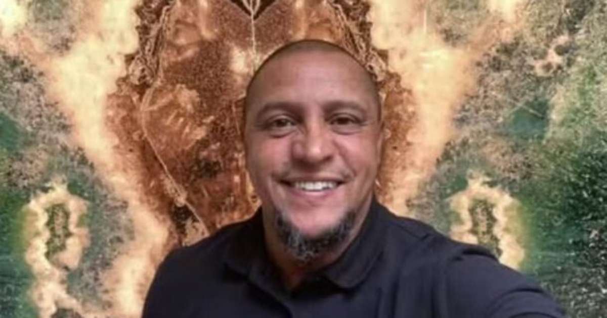 Roberto Carlos se Retrata com a Torcida do Palmeiras Após Passagem pelo Corinthians