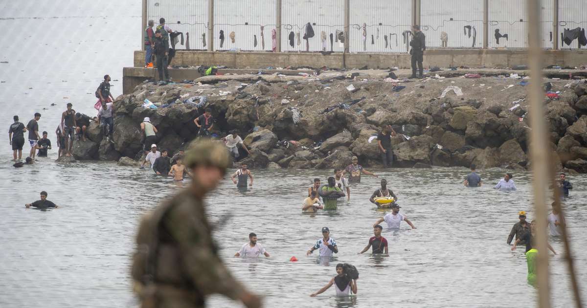 Itália suspende livre circulação de pessoas com Espanha por crise migratória em Ceuta