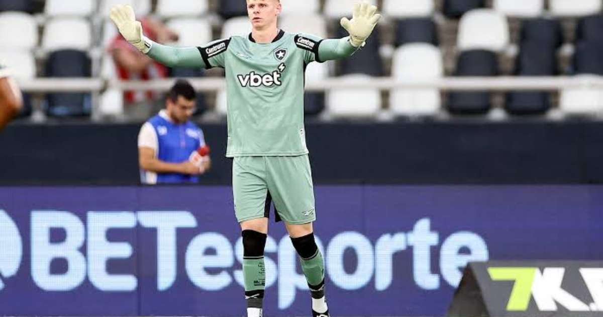 Botafogo acerta rescisão e venda de terceiro goleiro do elenco