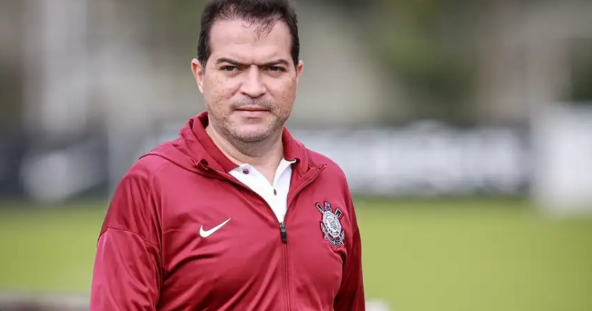 Corinthians busca zagueiro no Grêmio e recebe resposta da diretoria, segundo site