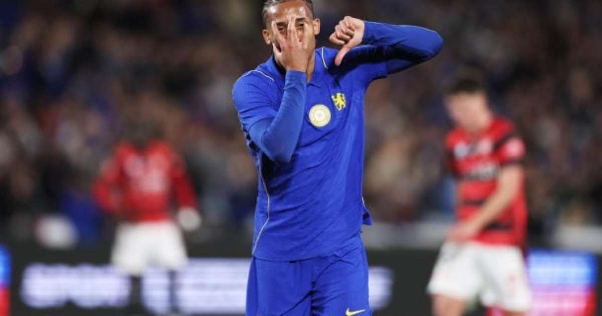 João Pedro renova com o Chelsea após interesse de Barcelona e Arsenal