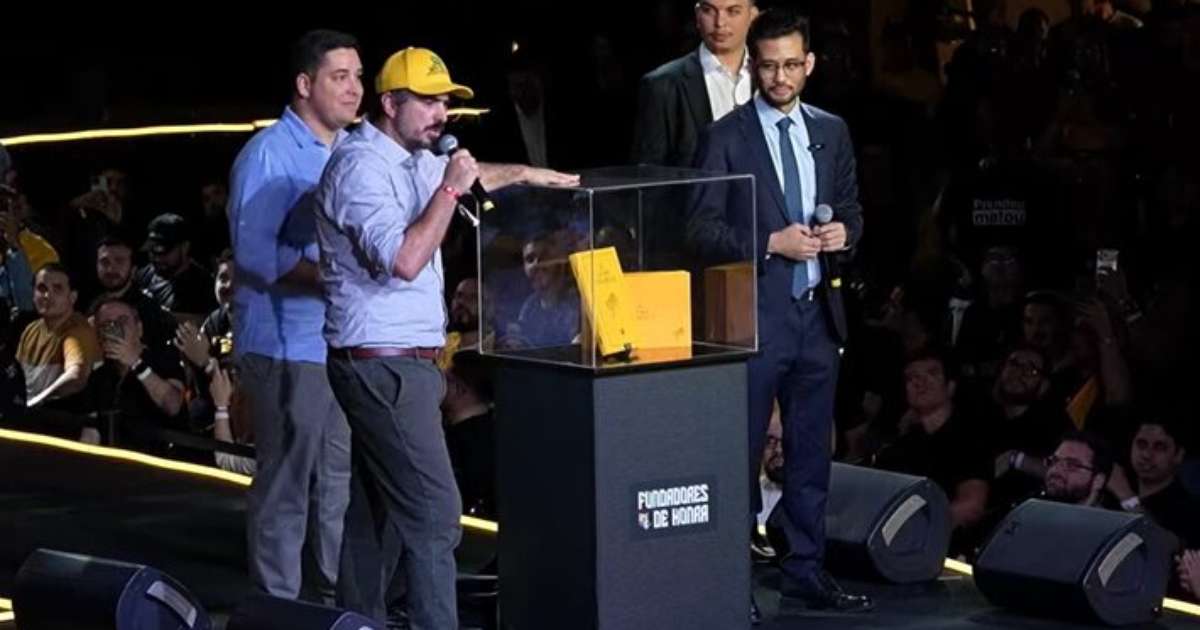 Renan Santos é oficializado em ato com ingresso de até R$ 7 mil e livro de propostas 'de luxo'