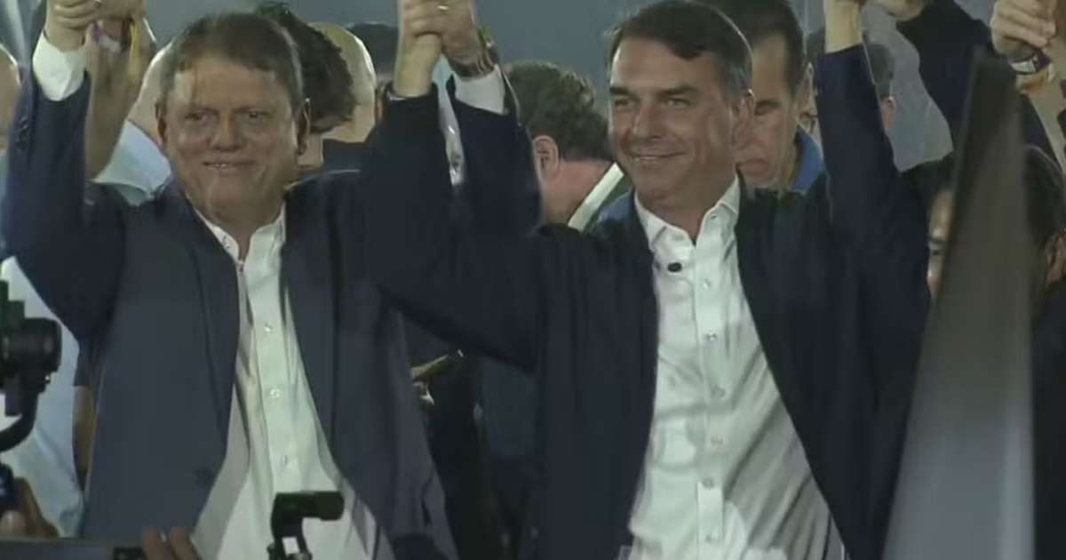 Tarcísio de Freitas é confirmado pelo Republicanos e diz a Flávio Bolsonaro: 'amamos teu pai'