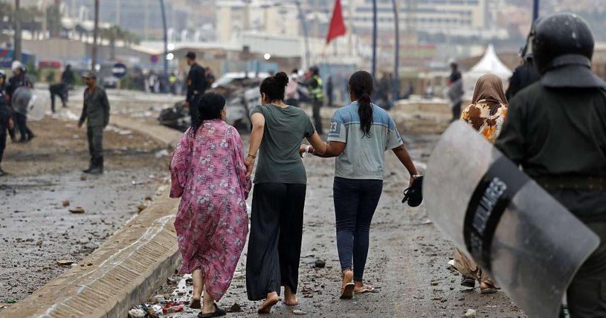 'Estamos presas aqui, sem poder voltar para casa': o desespero dos milhares de migrantes que cruzaram a fronteira entre Marrocos e Espanha por Ceuta