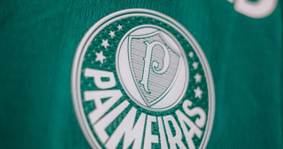 Roberto Carlos pede desculpas ao Palmeiras por ter jogado no rival