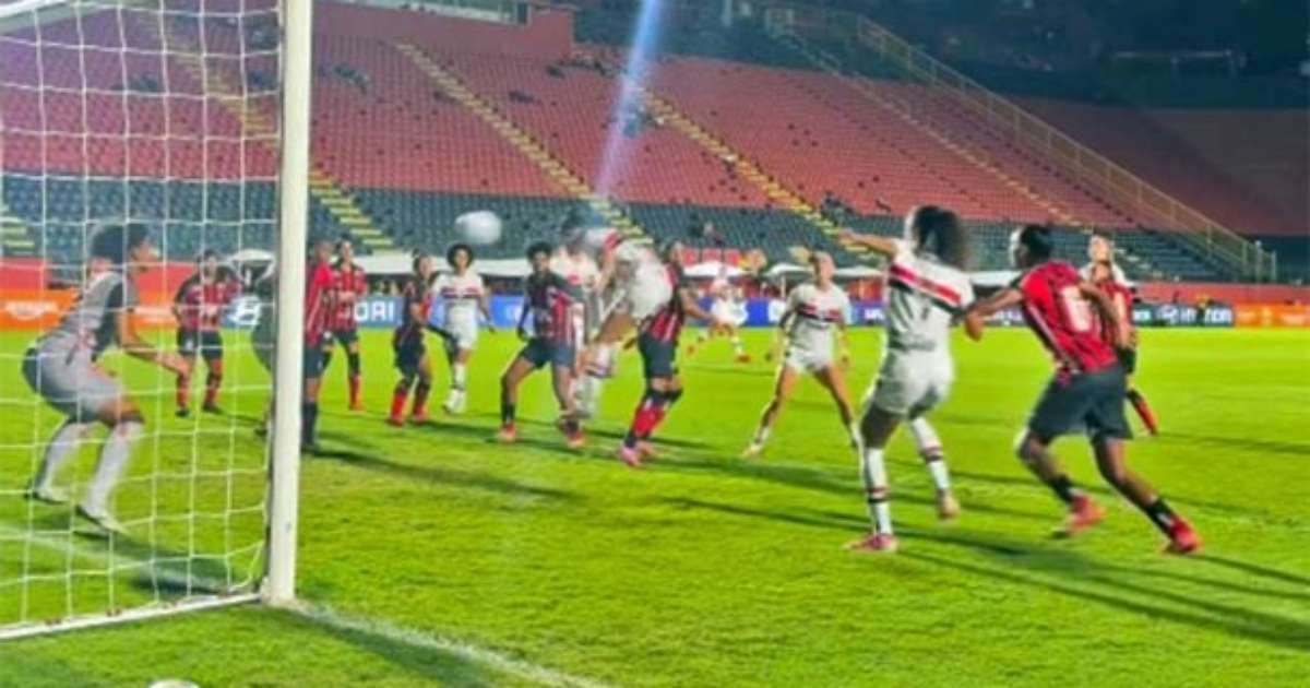 São Paulo bate o Vitória e dorme na liderança do Brasileirão Feminino