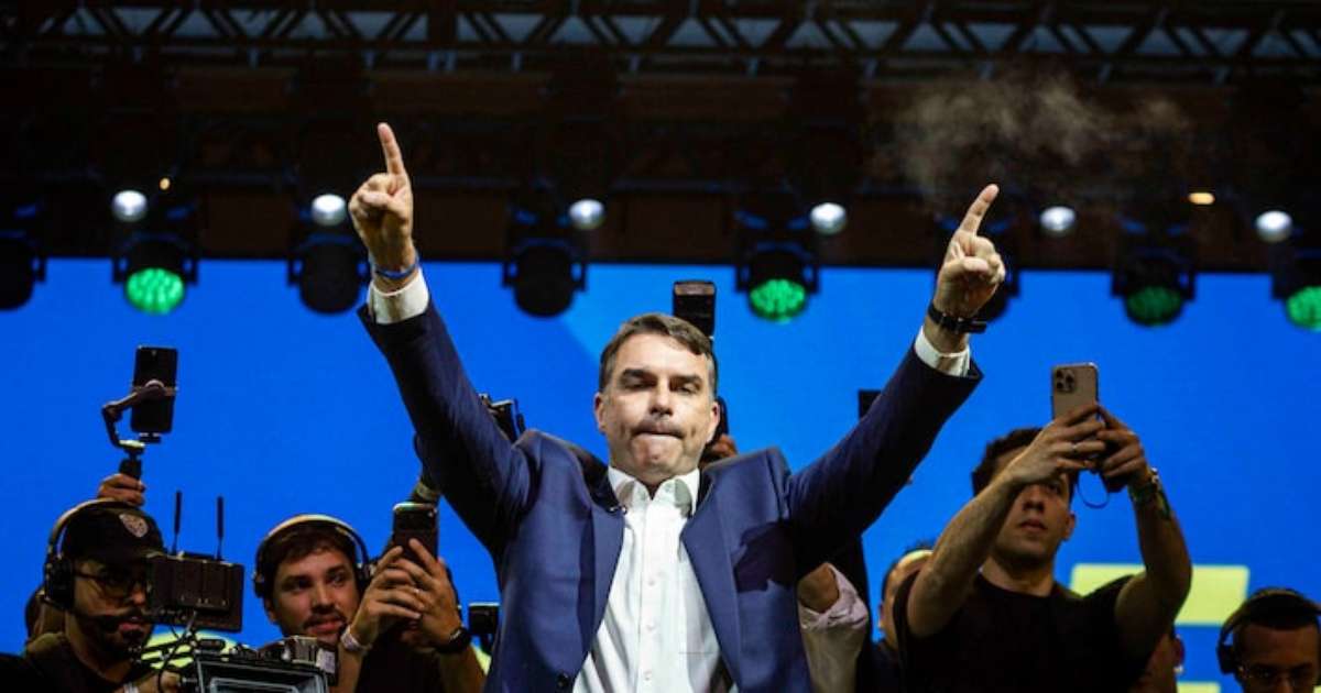 Flávio Bolsonaro promete manter Bolsa Família e critica Desenrola em convenção do PL na Paraíba