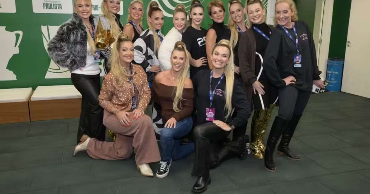 Xuxa reencontra Paquitas nos bastidores da turnê de despedida