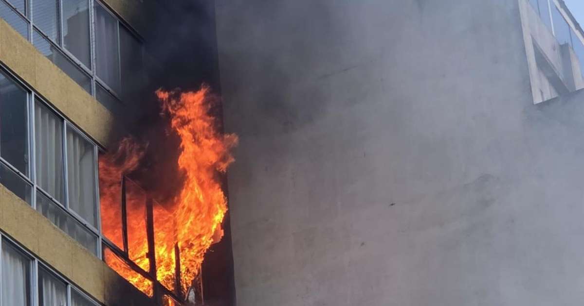 Incêndio atinge dois apartamentos na região da República, no centro de SP