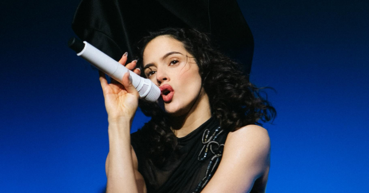Rosalía pede desculpas em show na Argentina após polêmica com publicação