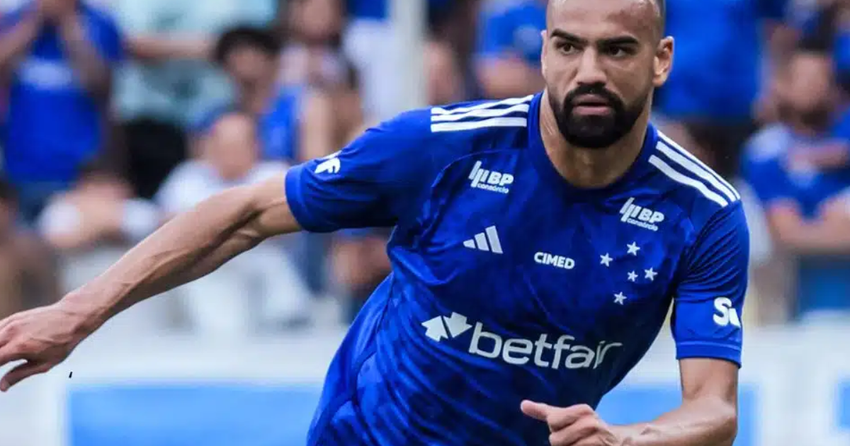 Fabrício Bruno critica gramado sintético da Arena Condá e fala em jogo decisivo contra a Chapecoense