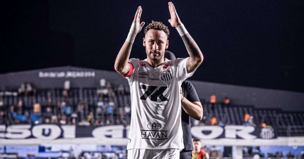Neymar chega ao hotel do Santos para jogo decisivo contra o Remo