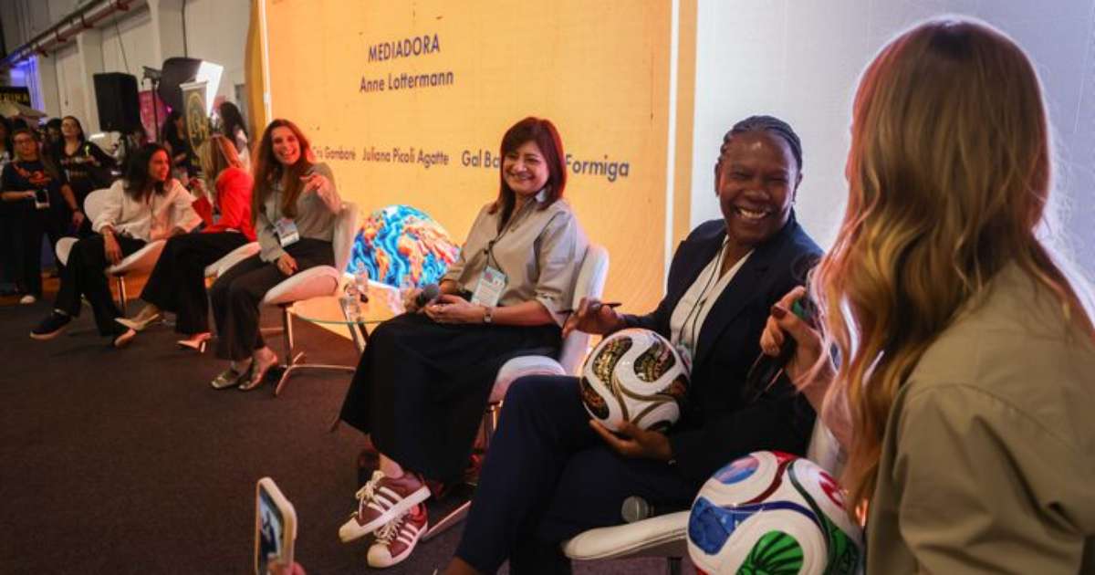 'Não dá para falar em paixão nacional só valorizando o futebol masculino', diz secretária da Copa