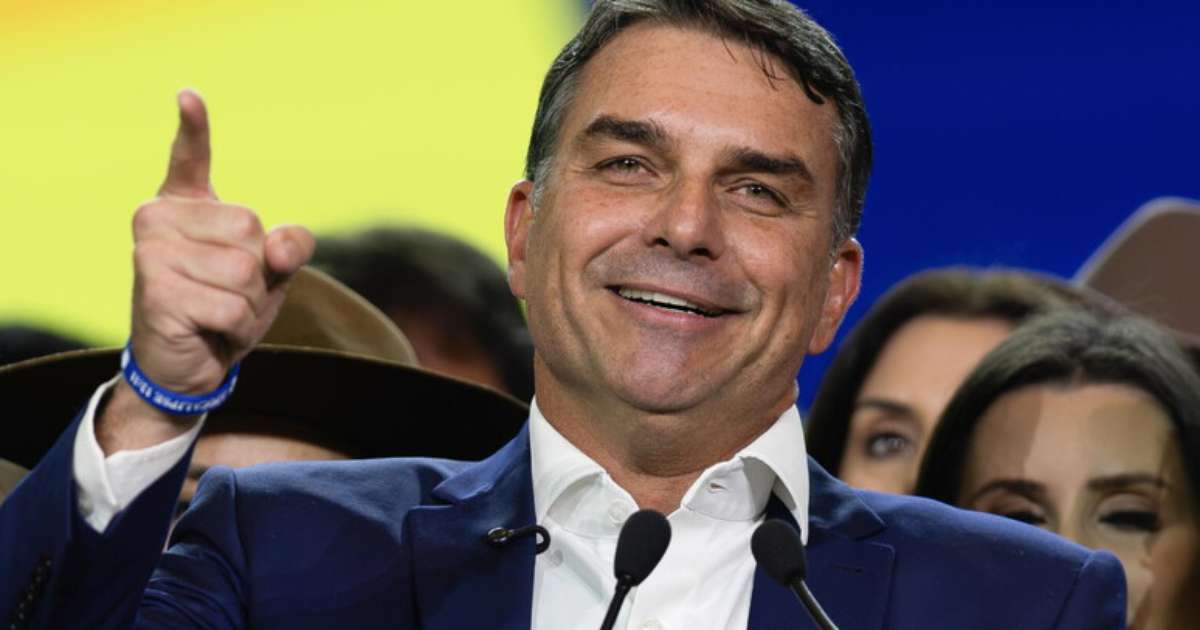 Flávio Bolsonaro anuncia Alfredo Gaspar como vice em chapa pura do PL