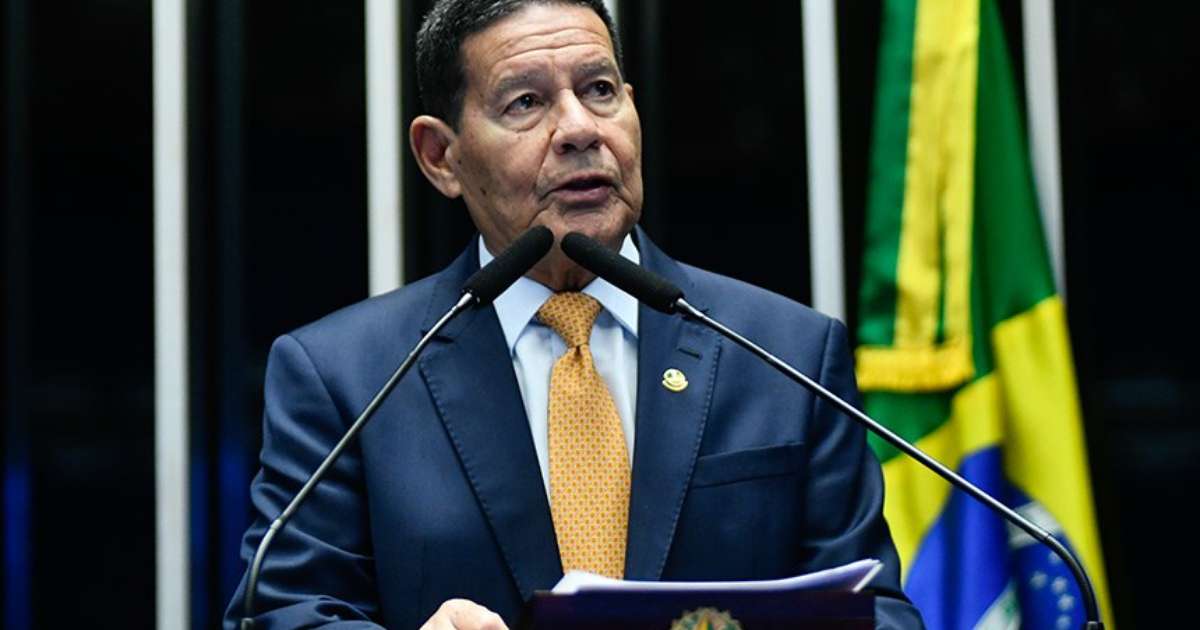 Senador Mourão declara apoio a Zucco e Flávio Bolsonaro
