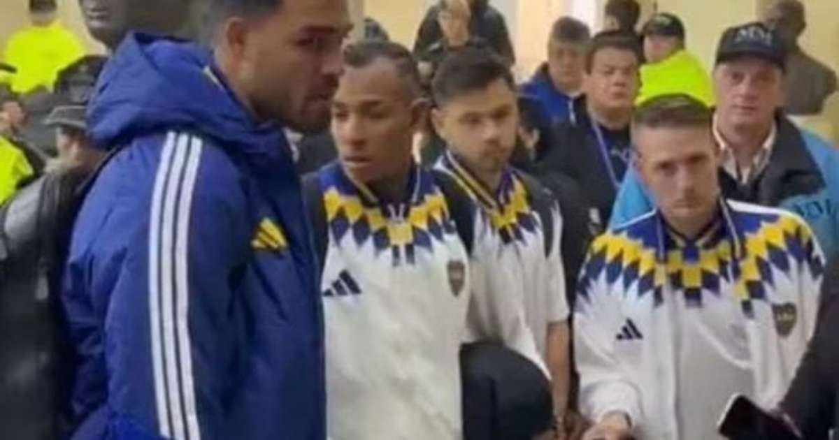 Equipe do Boca Juniors enfrenta situação inusitada: quatro jogadores deixados para trás após partida