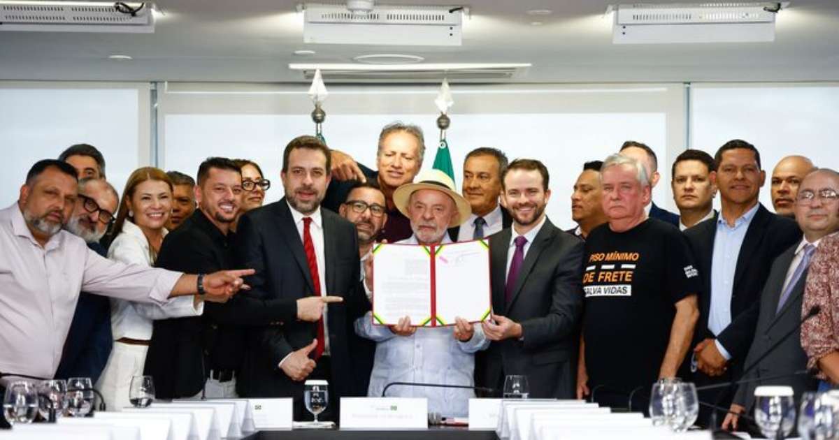 Lula sanciona MP do frete e veta 'jabuti' que anistiava caminhoneiros bolsonaristas