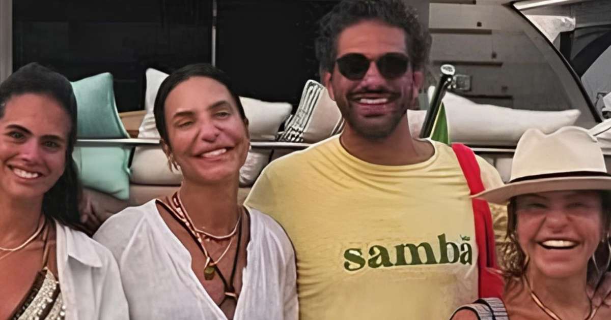 Ivete Sangalo curte férias na França com novo namorado e família
