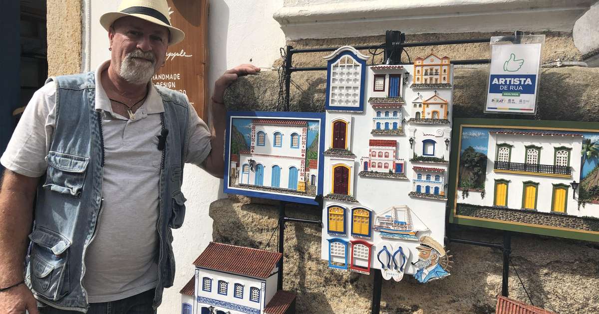 Ele criava brinquedos com o que achava no lixo e, hoje, encanta montando miniaturas históricas