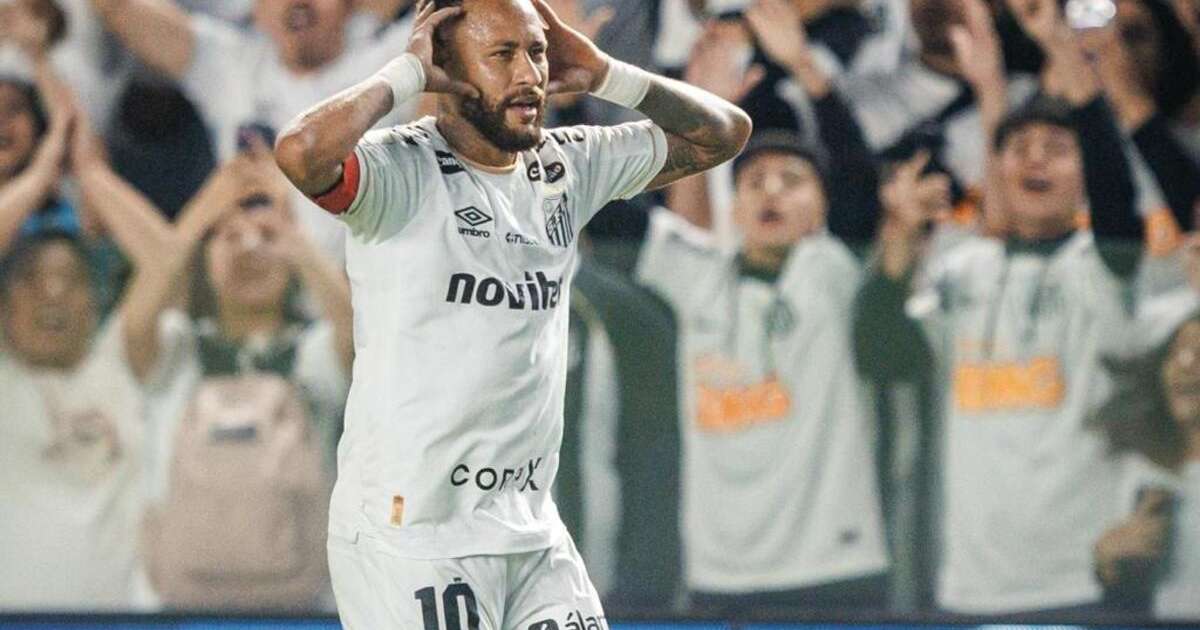 Torcida do Santos reclama e Neymar cobra apoio durante jogo da Sul-Americana