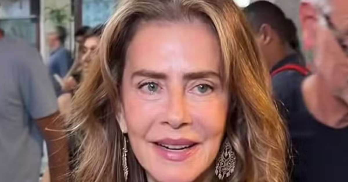 Maitê Proença é flagrada de braços dados com homem misterioso em estreia de peça no Rio