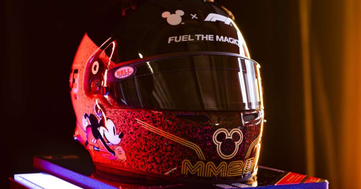 Capacete da Disney assinado por todo o grid da F1 bate recorde em leilão beneficente